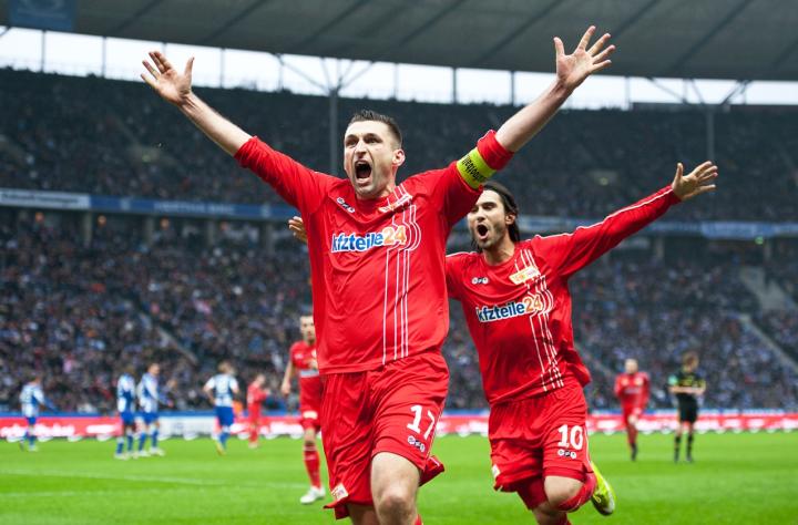 爱游戏-柏林联合训练开放日；今晨造点机会引观众欢呼；世预赛在即；纪律约束更严格(怎样订公益时报电子报)