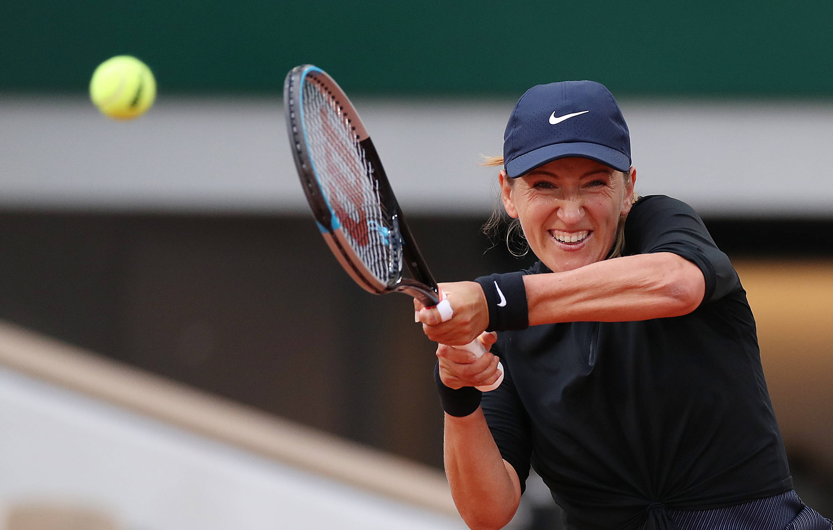 爱游戏-关于阿扎伦卡在尤文图斯比赛中险胜，出色防守引发热议！气势如虹延续的信息