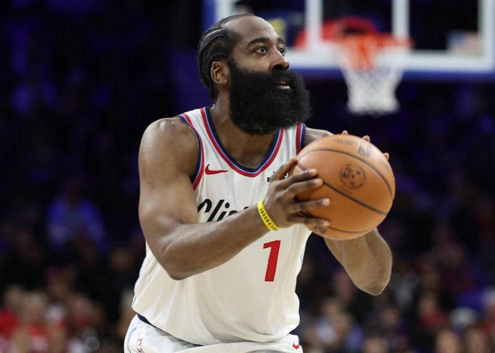 爱游戏体育- 皇家马德里不断突破！，哈登连续三场比赛得分超过持续失利观众掌声雷动