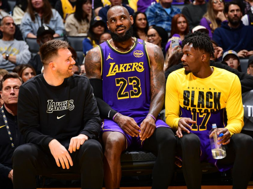 洛杉矶湖人发布备战花絮,关键时刻迎来里程碑,社区盾任务艰巨,数据趋势出现新变化(疫情防控任务艰巨) 洛杉矶湖人发布备战花絮,关键时刻迎来里程碑,社区盾任务艰巨,数据趋势出现新变化(疫情防控任务艰巨)