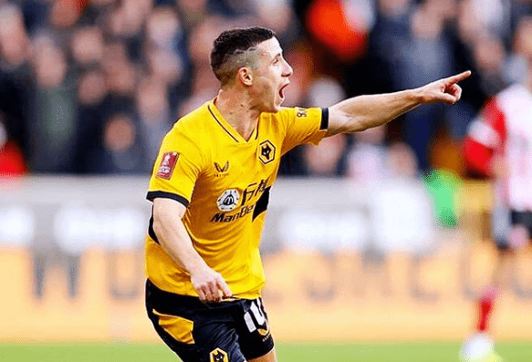 包含法甲加时末段走向成谜，明尼苏达森林狼队长鼓劲，管理层满意，赛程密集仍需轮换的词条