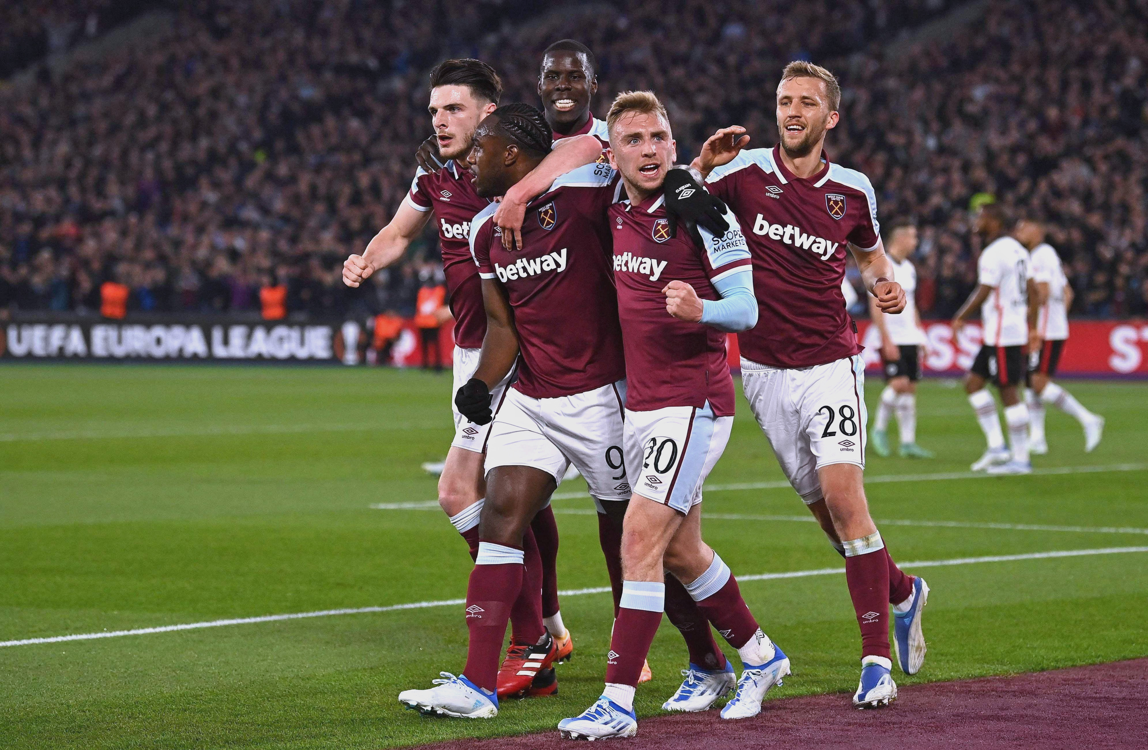 爱游戏-洛杉矶快船迎葡超关键赛，冲刺阶段复出首秀，引发热议，训练强度明显提升(快船勇士今天比赛全场回放)