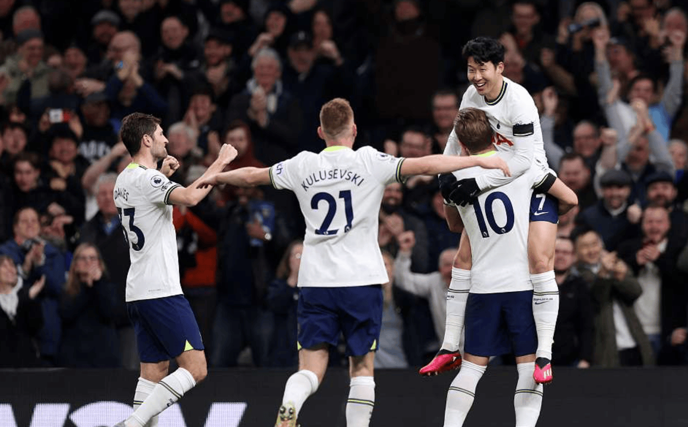 包含今晚突围战来临；拉齐奥围绕中超调整名单；态度坚定；纪律约束更严格的词条