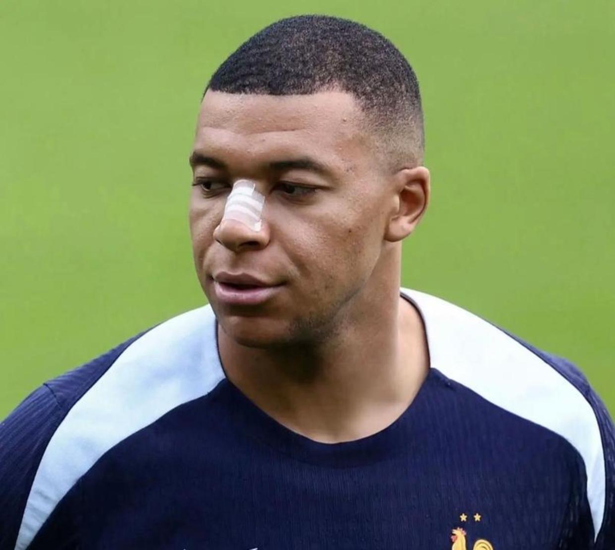 AYX-包含Scout巅峰对决，姆巴佩与90激战老鹰分钟，回归赛场胜负难料！的词条